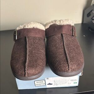 Bzees ‎ New Wide Width Sherling lined brown comfort Clogs